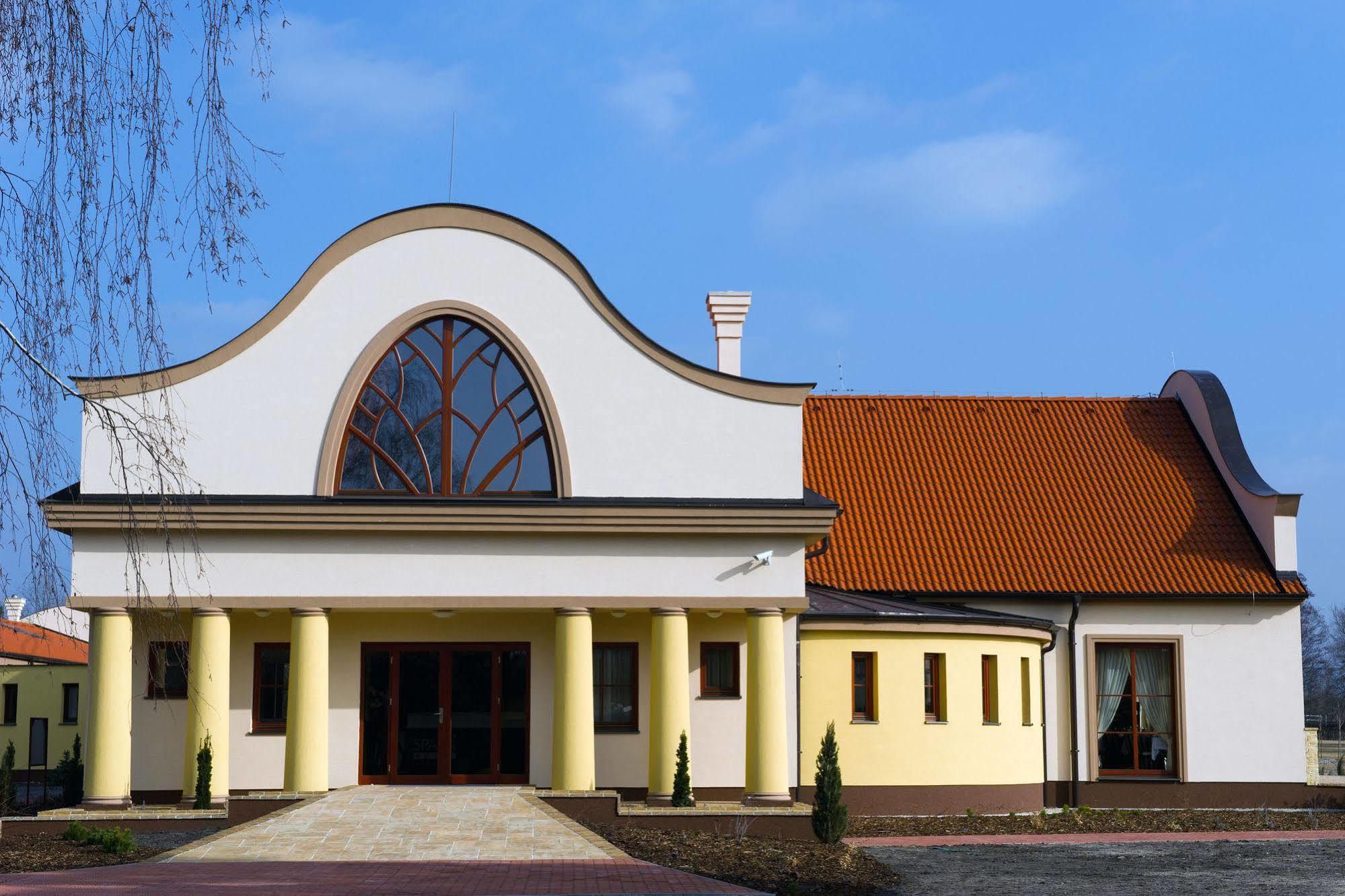 Wellness Hotel Spark Malacky Exteriör bild